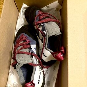 Evolv shaman lace lv NIB climbing shoes size 7 women’s